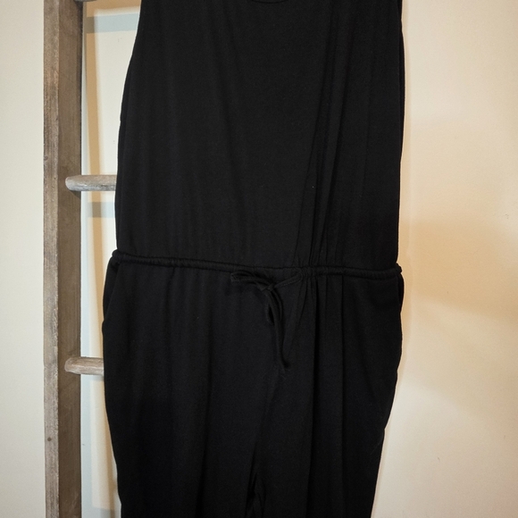 ⭐️40% Off⭐️ Black Sleeveless Jumpsuit with Drawstring Waist - Picture 6 of 11